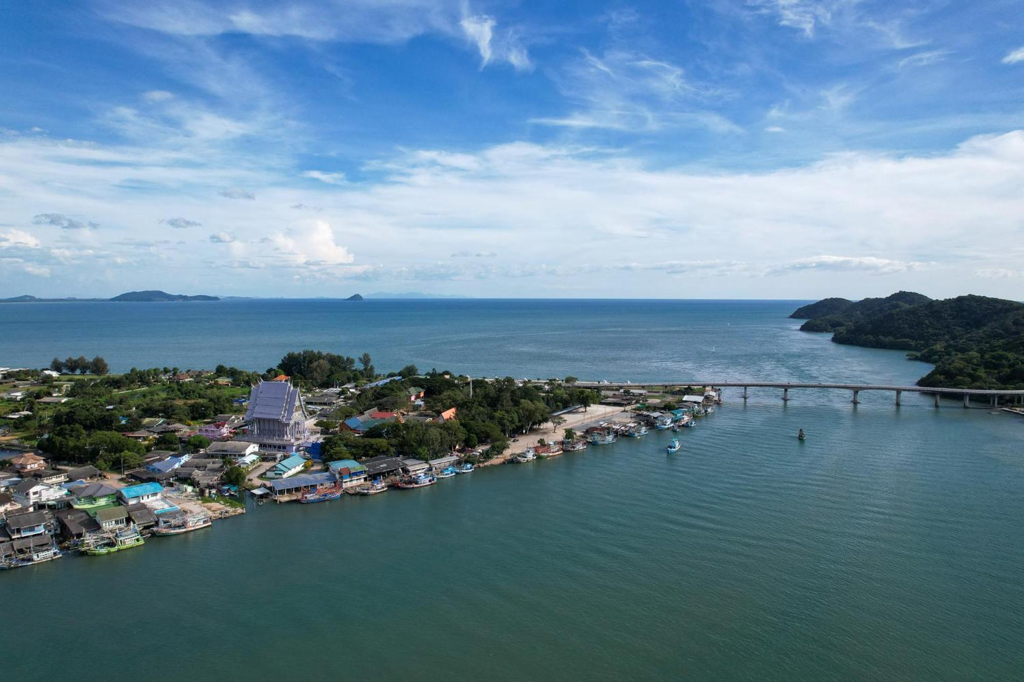 Baan Faa Talaychan Resort Чао Лао Бийч Екстериор снимка